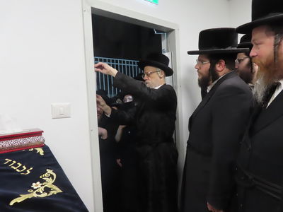 האדמו"ר מסערט ויז'ניץ בביקור בבית שמש | תיעוד