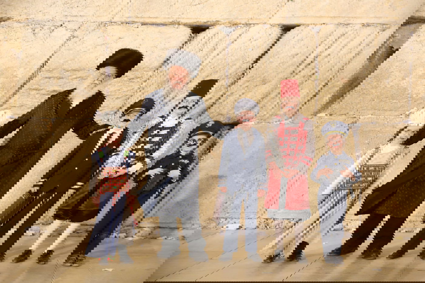 חג פורים בירושלים: קריאת מגילה ותחפושות בכותל המערבי