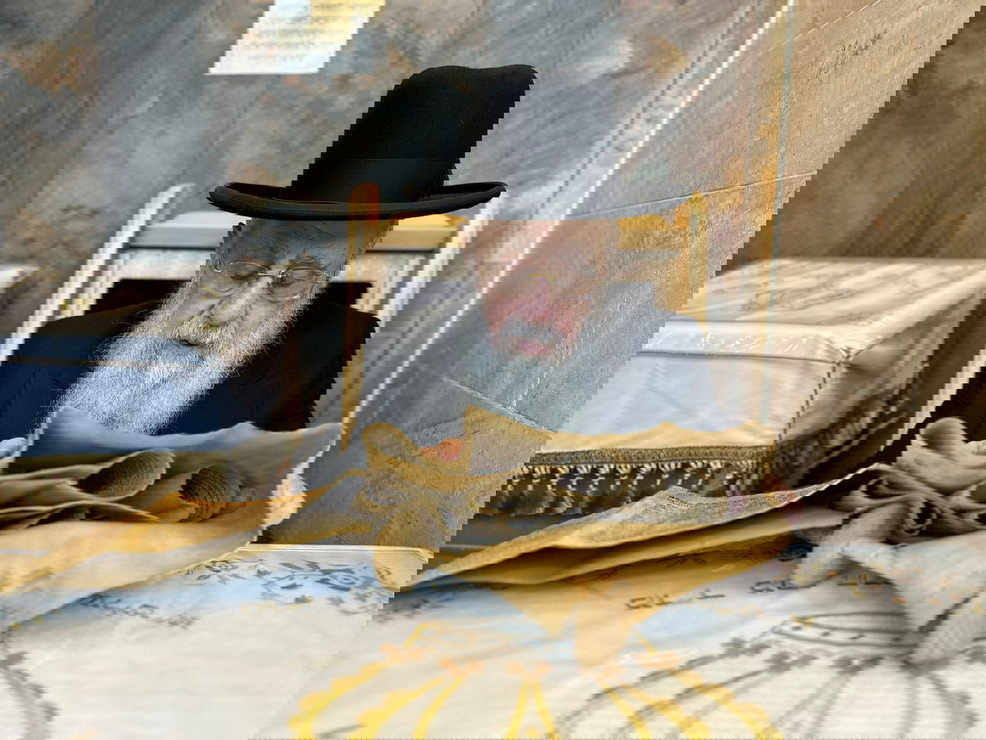 תיעוד: קריאת המגילה של הראשון לציון הגר״י יוסף