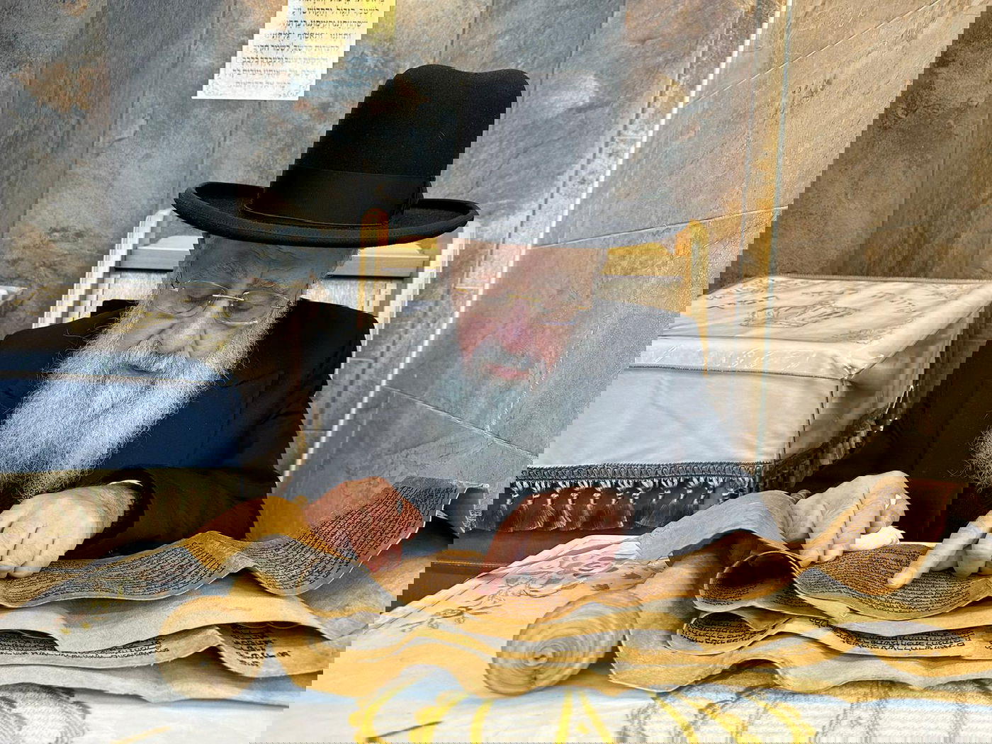 תיעוד: קריאת המגילה של הראשון לציון הגר״י יוסף