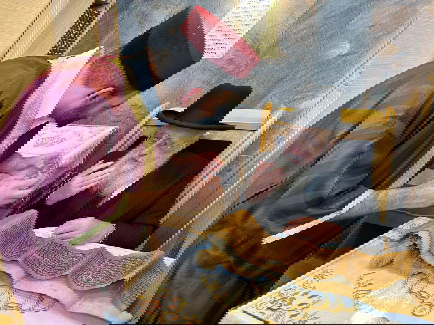 תיעוד: קריאת המגילה של הראשון לציון הגר״י יוסף