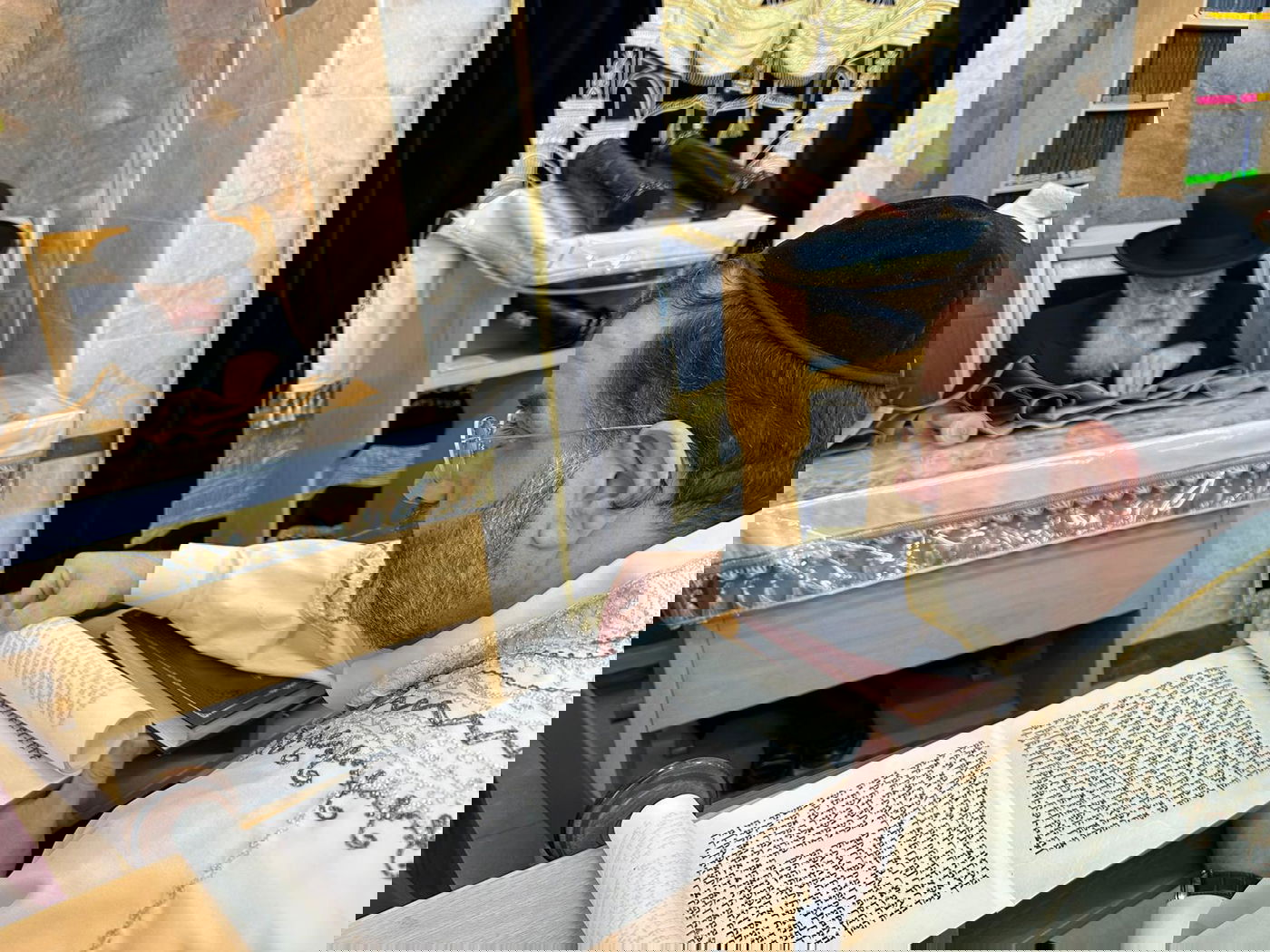 תיעוד: קריאת המגילה של הראשון לציון הגר״י יוסף