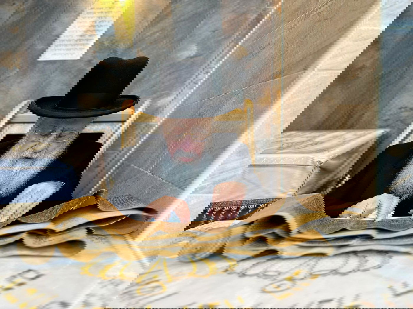 תיעוד: קריאת המגילה של הראשון לציון הגר״י יוסף