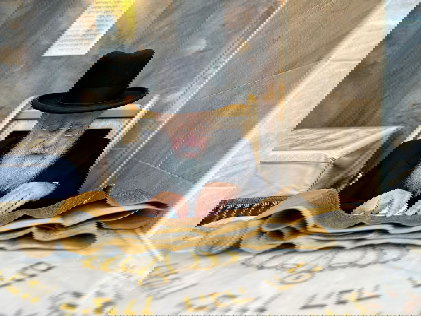 תיעוד: קריאת המגילה של הראשון לציון הגר״י יוסף