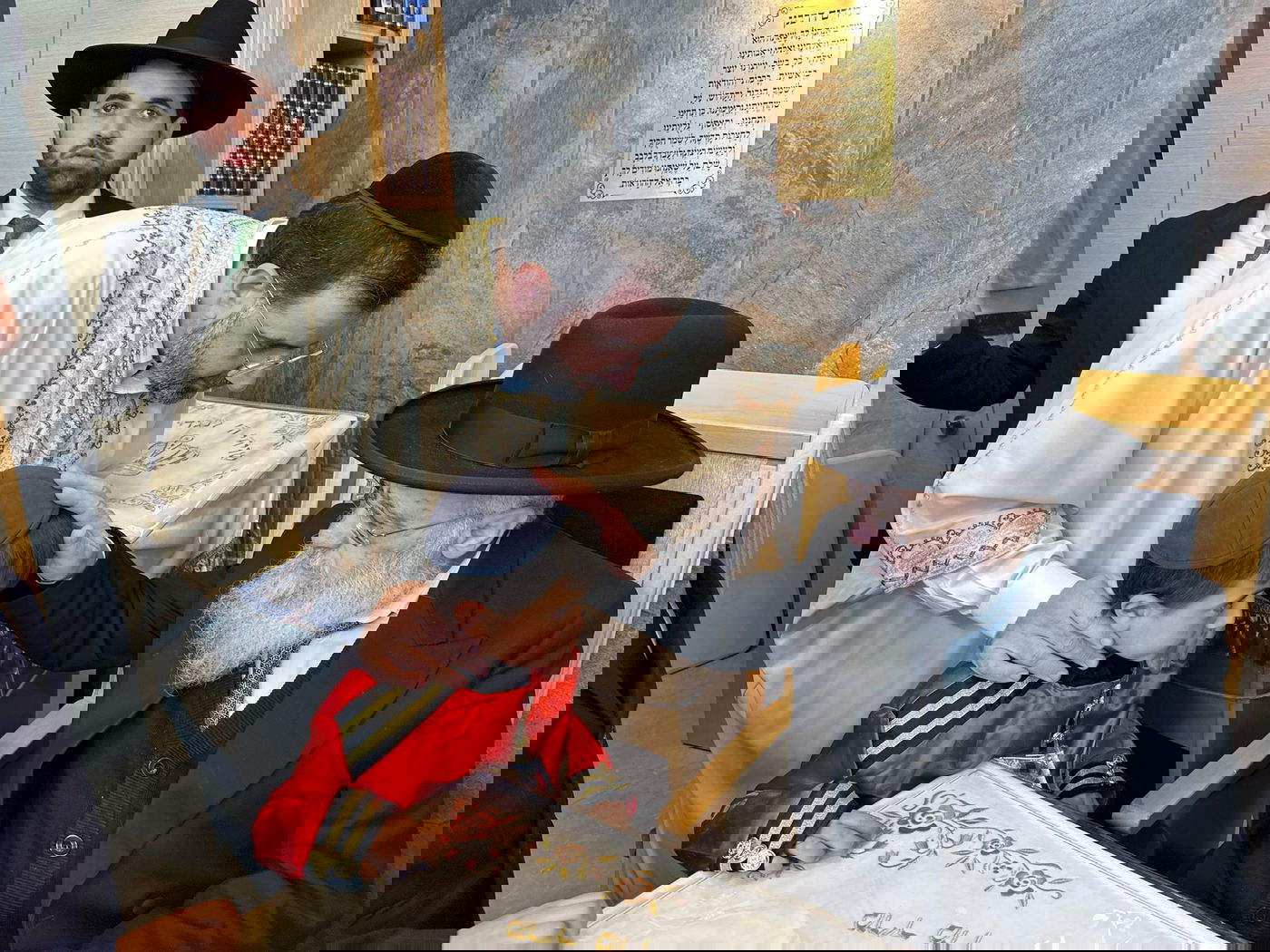 תיעוד: קריאת המגילה של הראשון לציון הגר״י יוסף