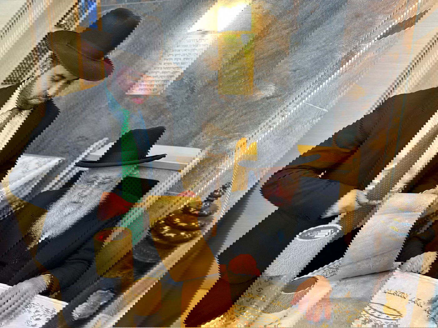 תיעוד: קריאת המגילה של הראשון לציון הגר״י יוסף