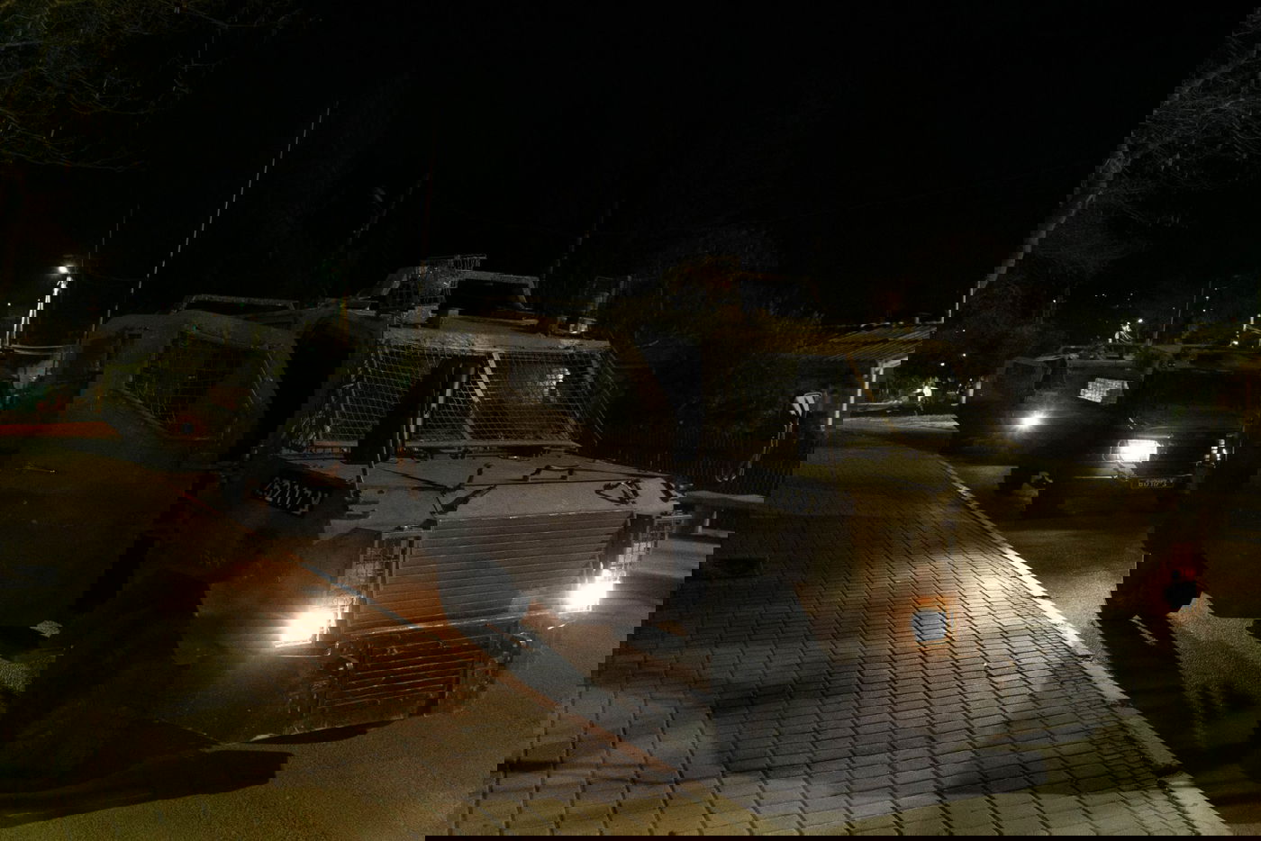 תחת ירי ויידוי אבנים: חמישה מבוקשים נעצרו | תיעוד