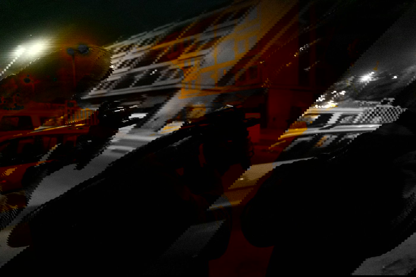 תחת ירי ויידוי אבנים: חמישה מבוקשים נעצרו | תיעוד