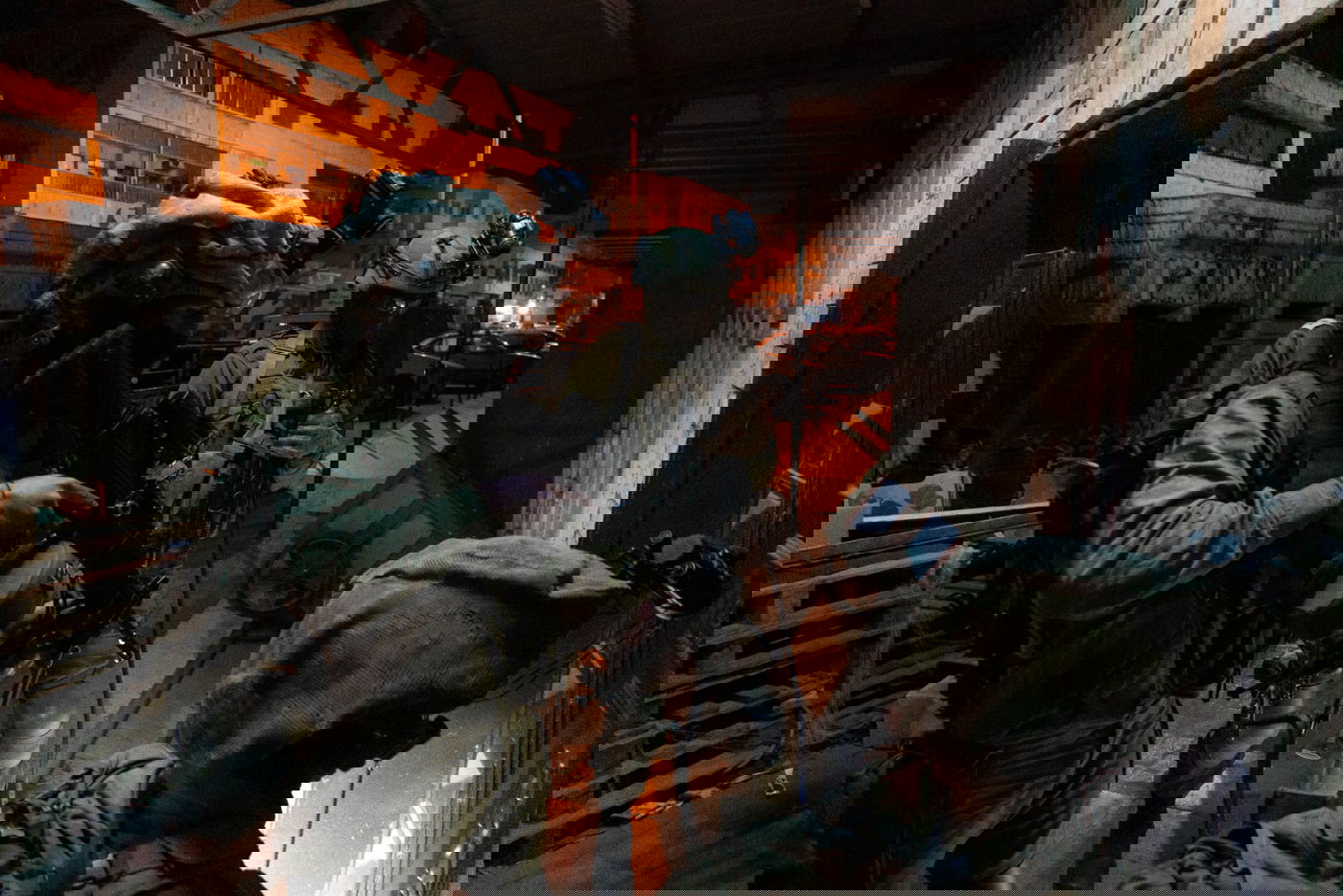 תחת ירי ויידוי אבנים: חמישה מבוקשים נעצרו | תיעוד