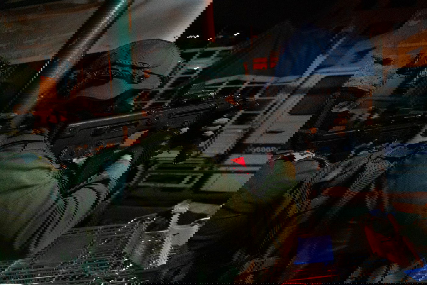 תחת ירי ויידוי אבנים: חמישה מבוקשים נעצרו | תיעוד