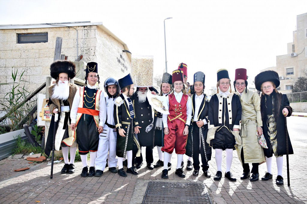 תיעוד מסכם: כך חגגו את פורים ברחובות ביתר עילית