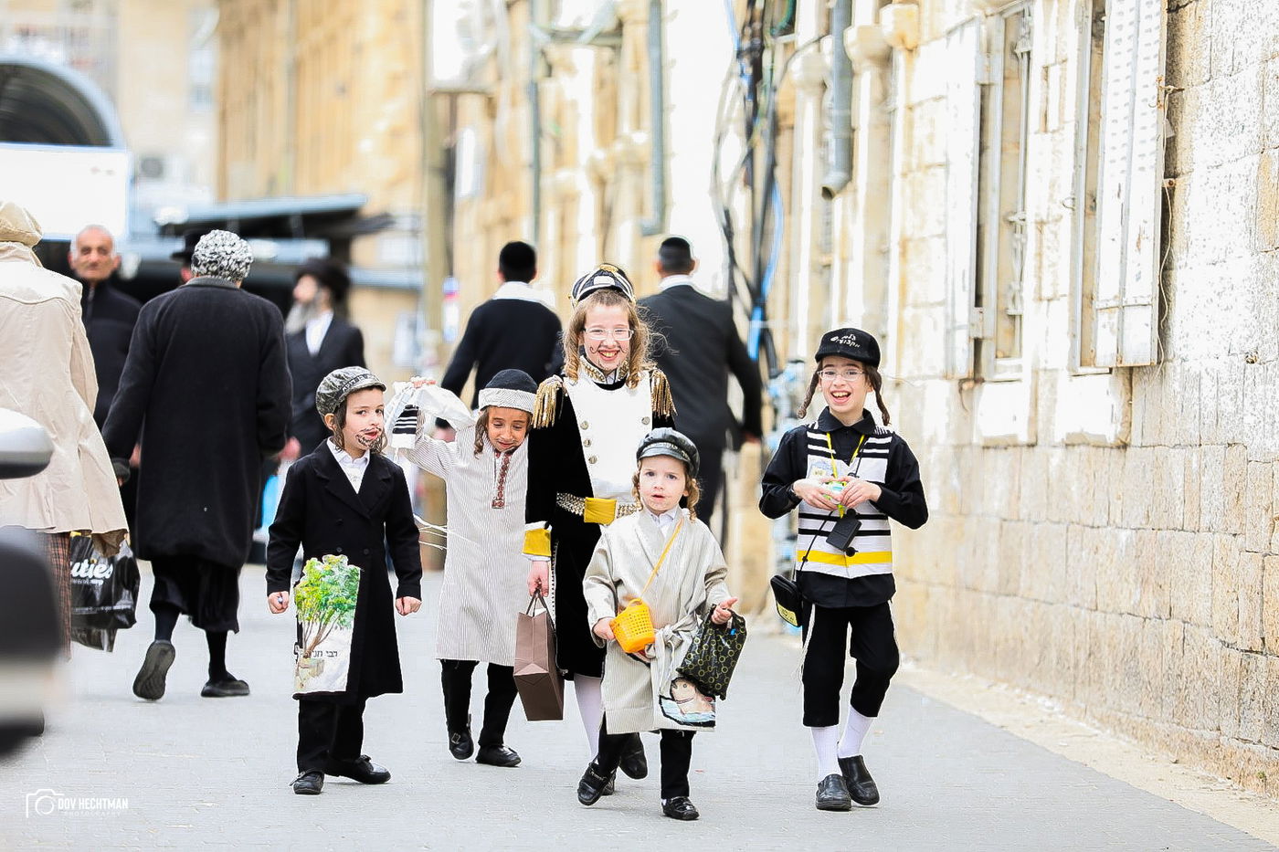 124 תמונות מרהיבות מהאווירה המיוחדת של פורים בירושלים