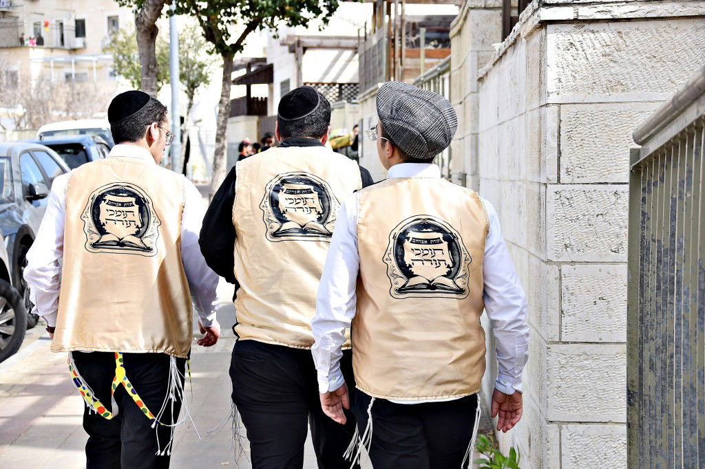 תיעוד מסכם: כך חגגו את פורים ברחובות ביתר עילית