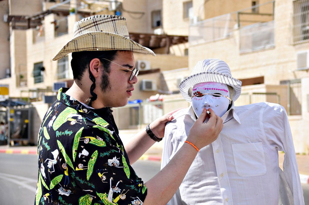 תיעוד מסכם: כך חגגו את פורים ברחובות ביתר עילית
