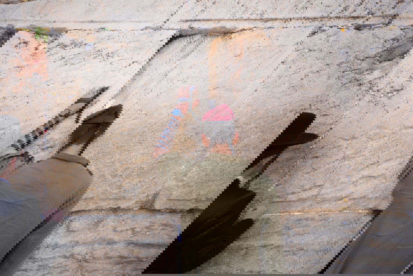 בוקר שושן פורים: אלפים והקצין שנפצע - בכותל המערבי • תיעוד