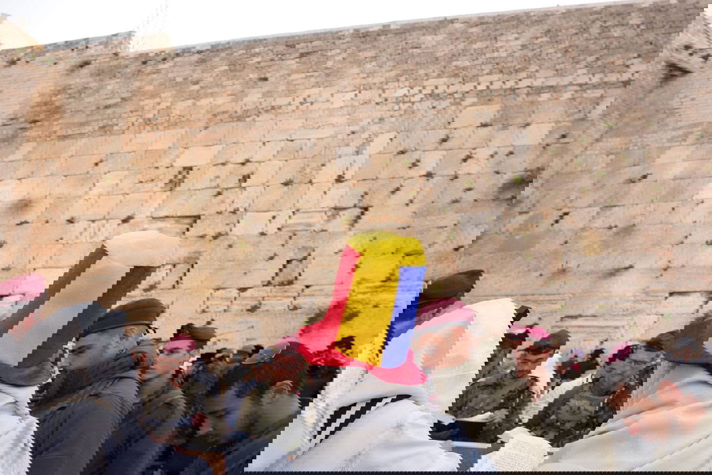 בוקר שושן פורים: אלפים והקצין שנפצע - בכותל המערבי • תיעוד