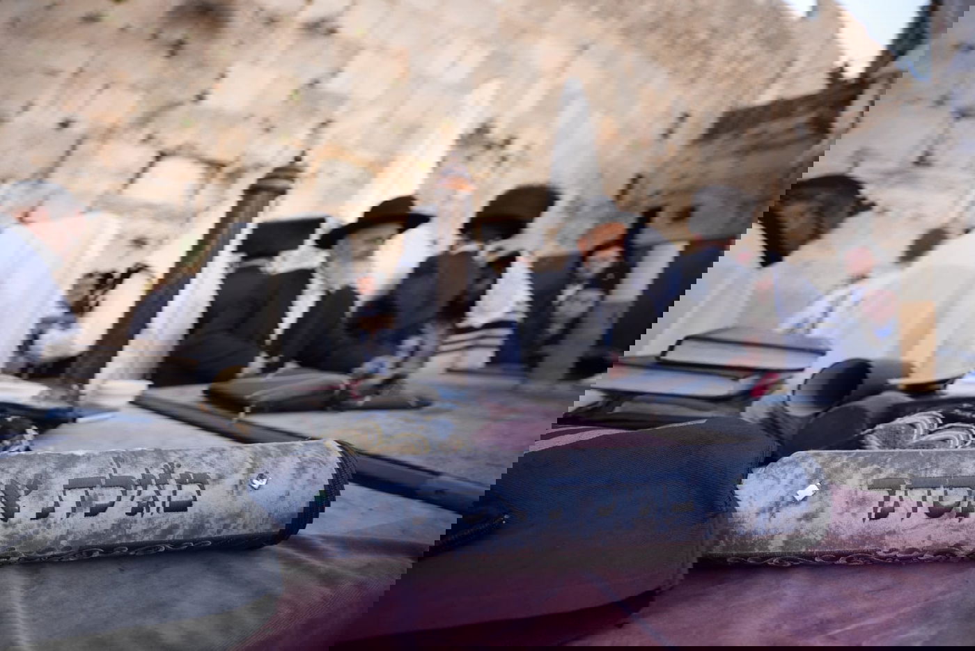 בוקר שושן פורים: אלפים והקצין שנפצע - בכותל המערבי • תיעוד