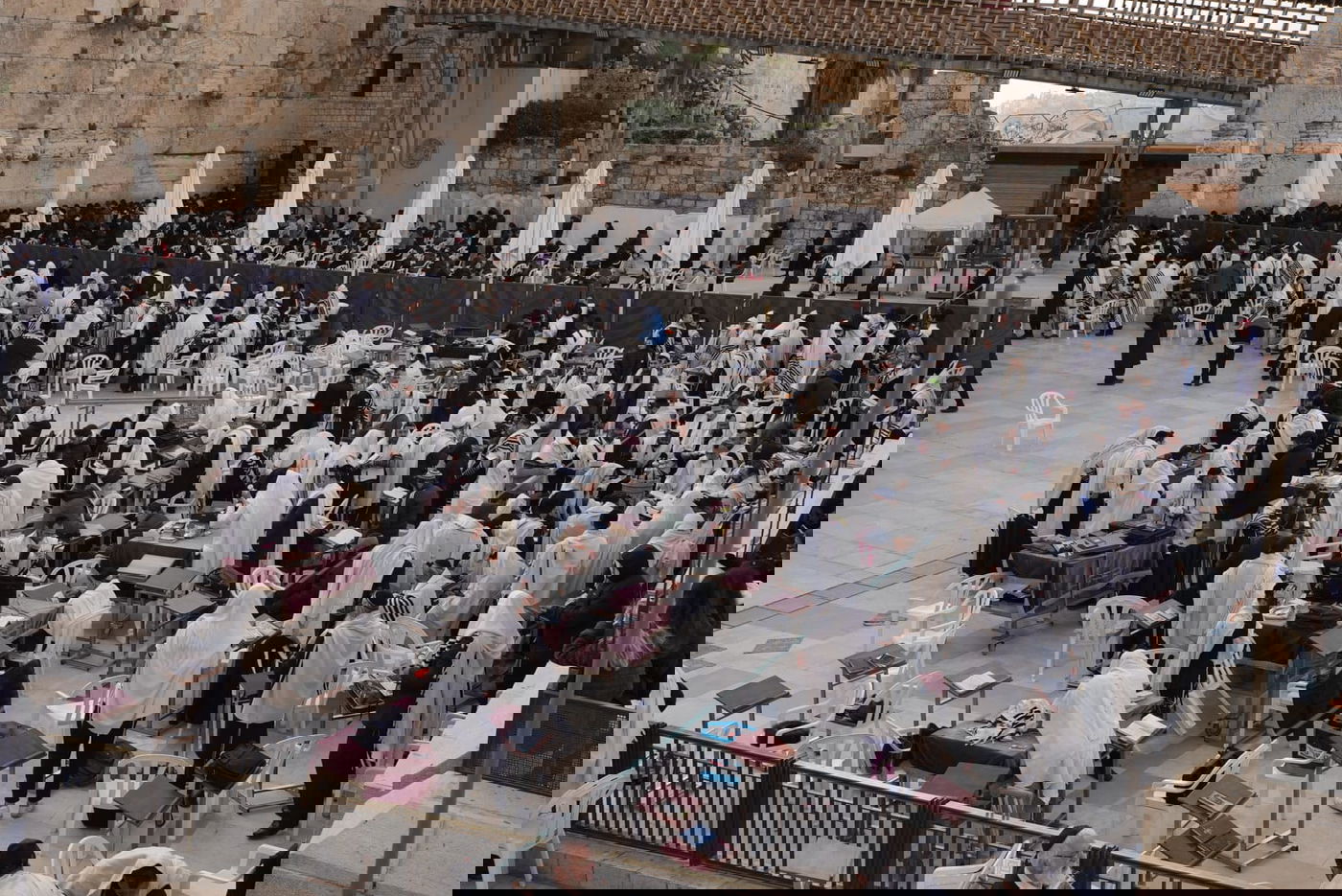 בוקר שושן פורים: אלפים והקצין שנפצע - בכותל המערבי • תיעוד