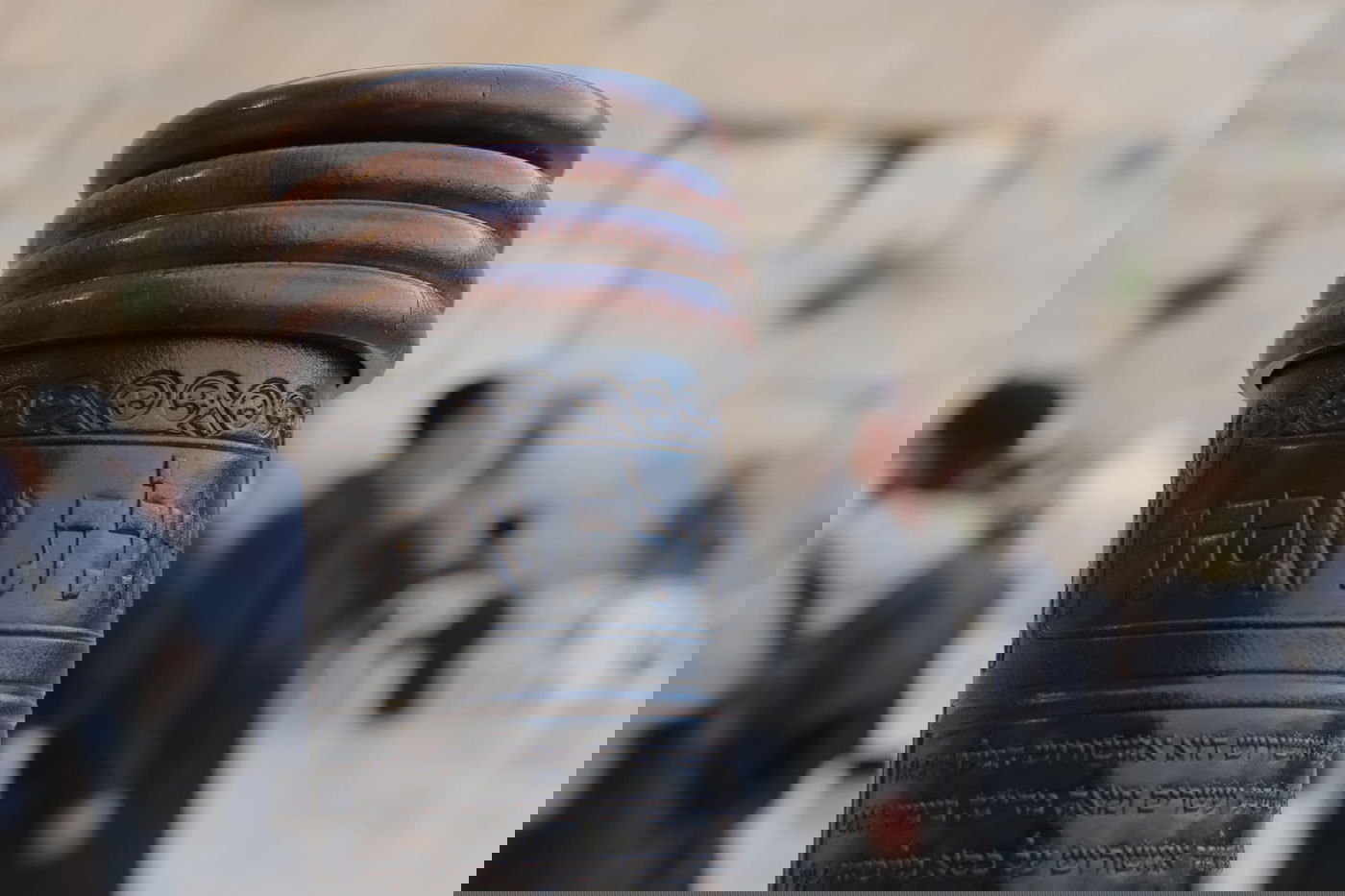 בוקר שושן פורים: אלפים והקצין שנפצע - בכותל המערבי • תיעוד