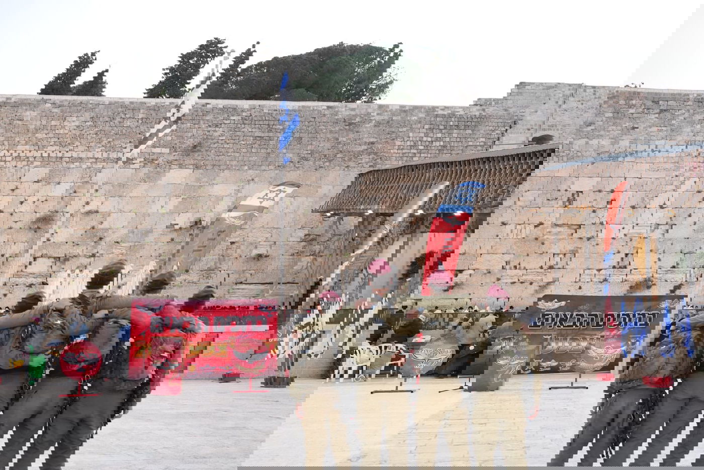 בוקר שושן פורים: אלפים והקצין שנפצע - בכותל המערבי • תיעוד