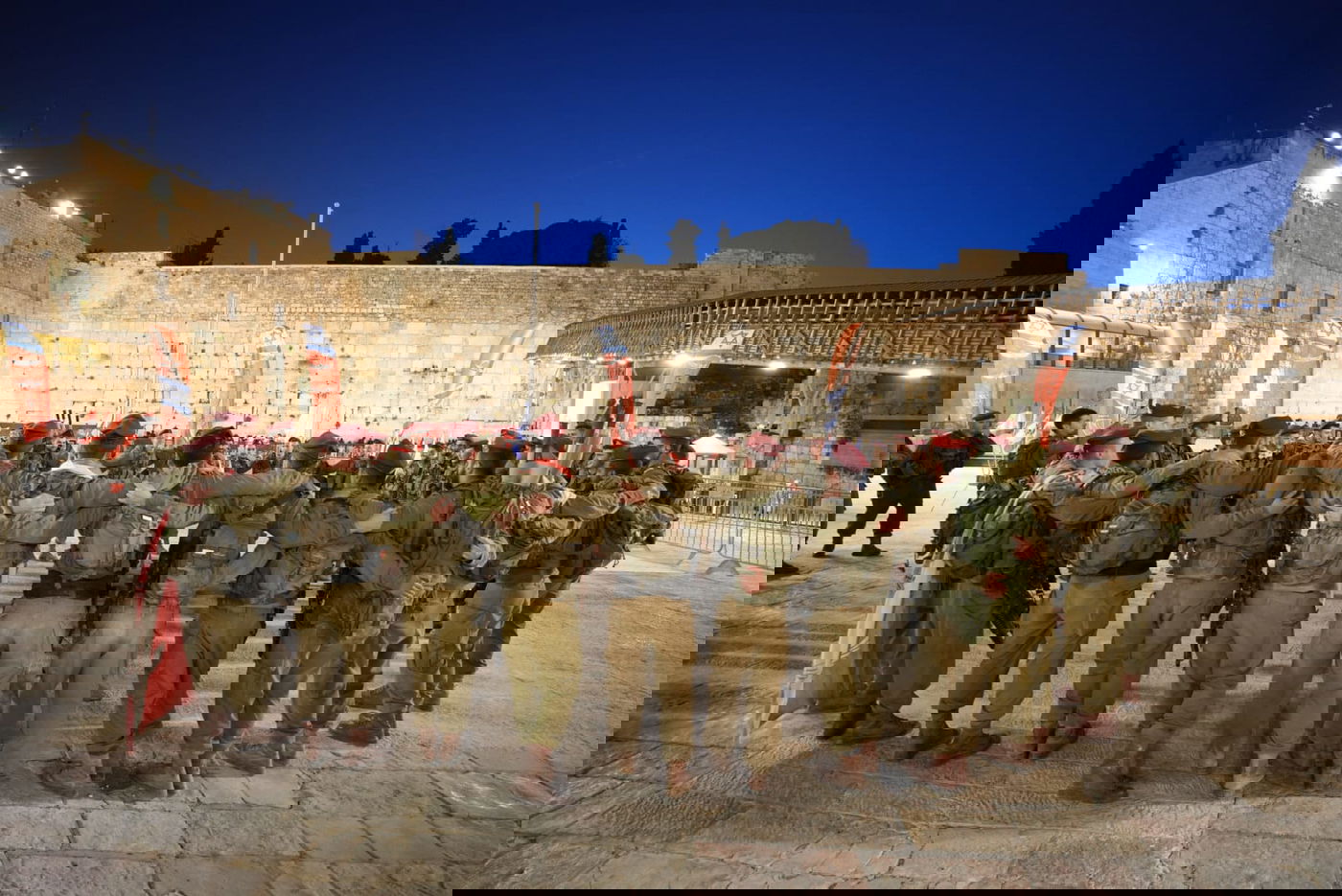 בוקר שושן פורים: אלפים והקצין שנפצע - בכותל המערבי • תיעוד