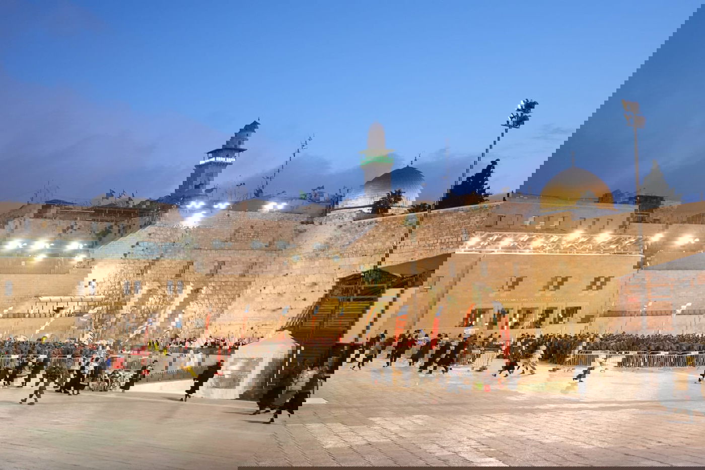 בוקר שושן פורים: אלפים והקצין שנפצע - בכותל המערבי • תיעוד