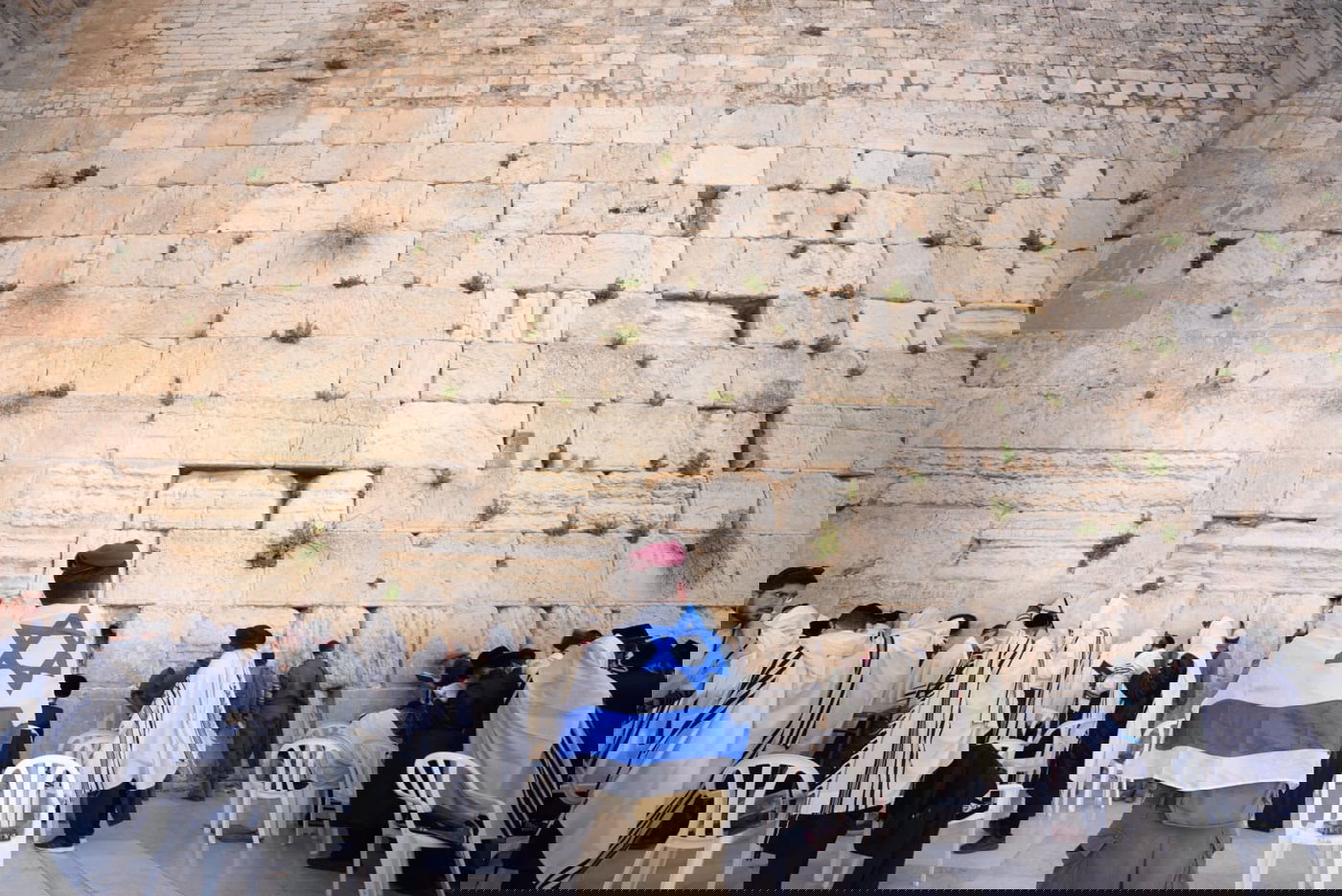 בוקר שושן פורים: אלפים והקצין שנפצע - בכותל המערבי • תיעוד