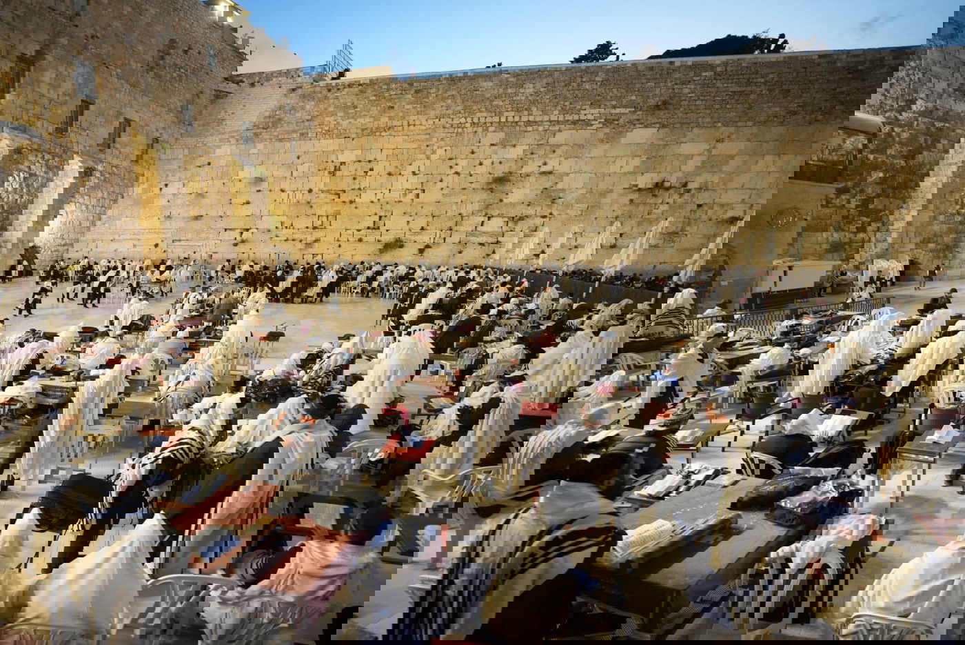 בוקר שושן פורים: אלפים והקצין שנפצע - בכותל המערבי • תיעוד