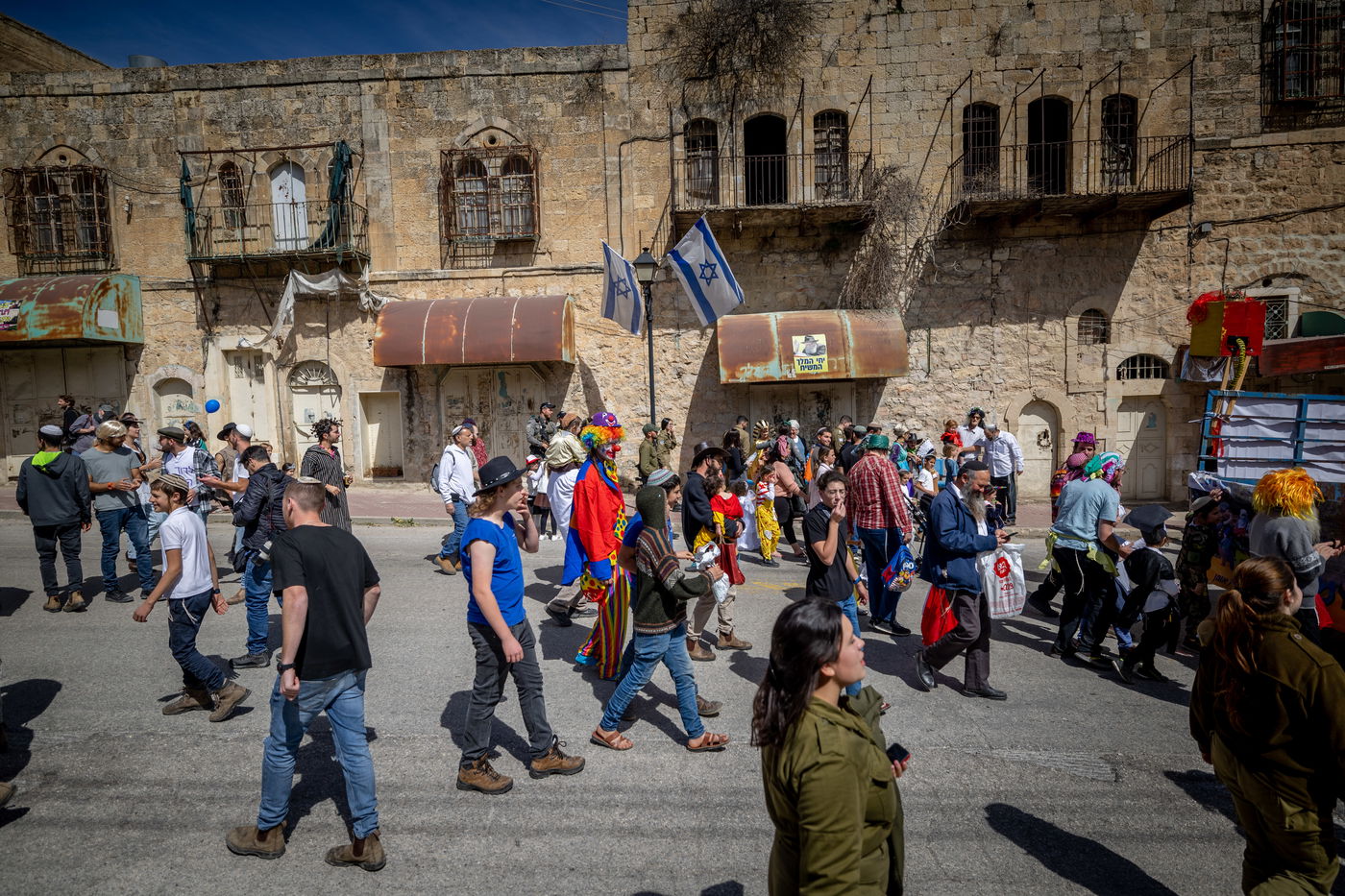 תחת אבטחה כבדה: כך חגגו פורים בחברון • גלריה