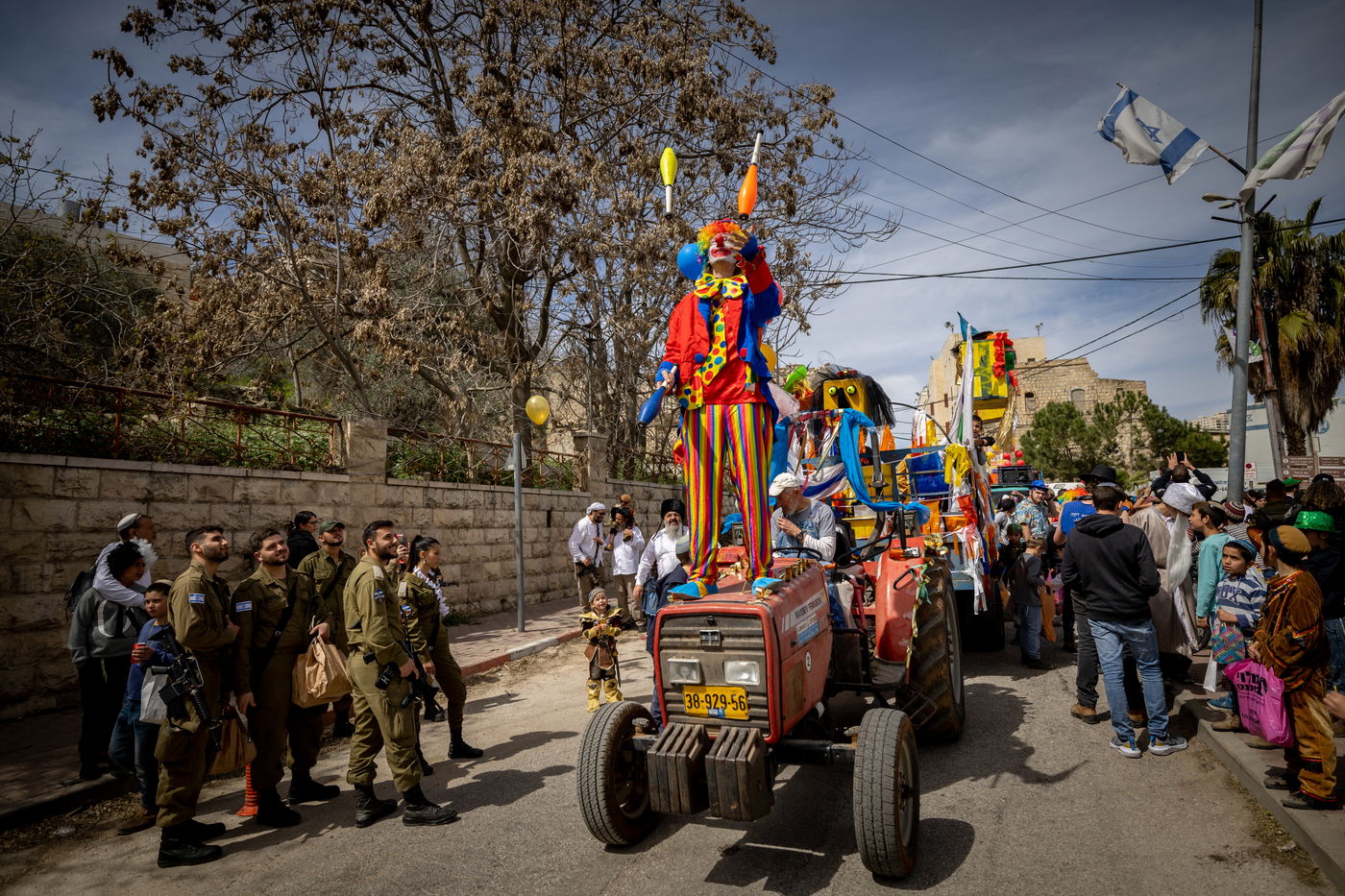 תחת אבטחה כבדה: כך חגגו פורים בחברון • גלריה
