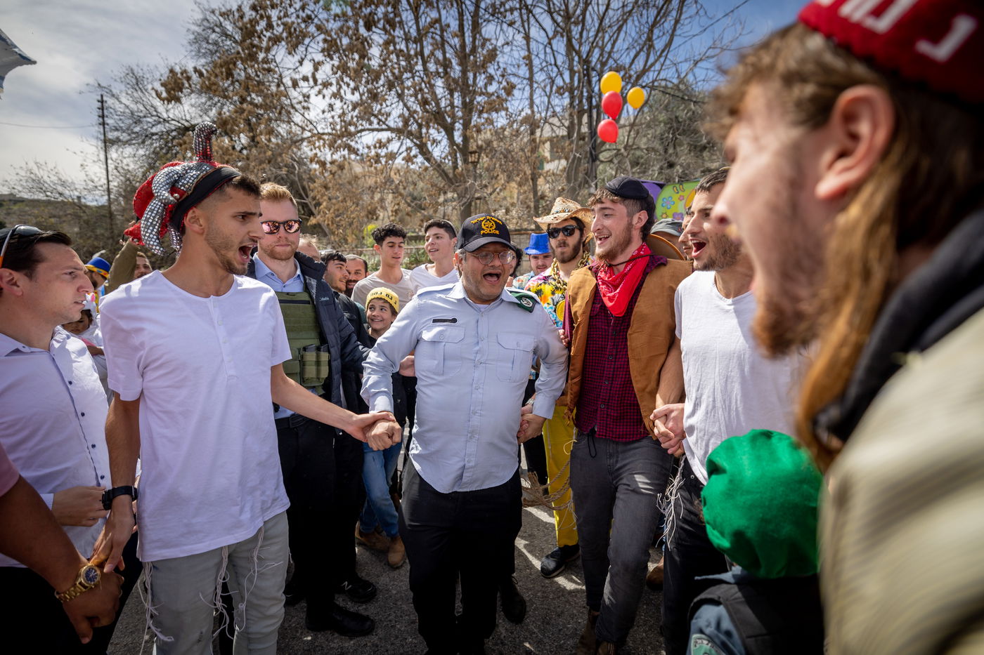 תחת אבטחה כבדה: כך חגגו פורים בחברון • גלריה