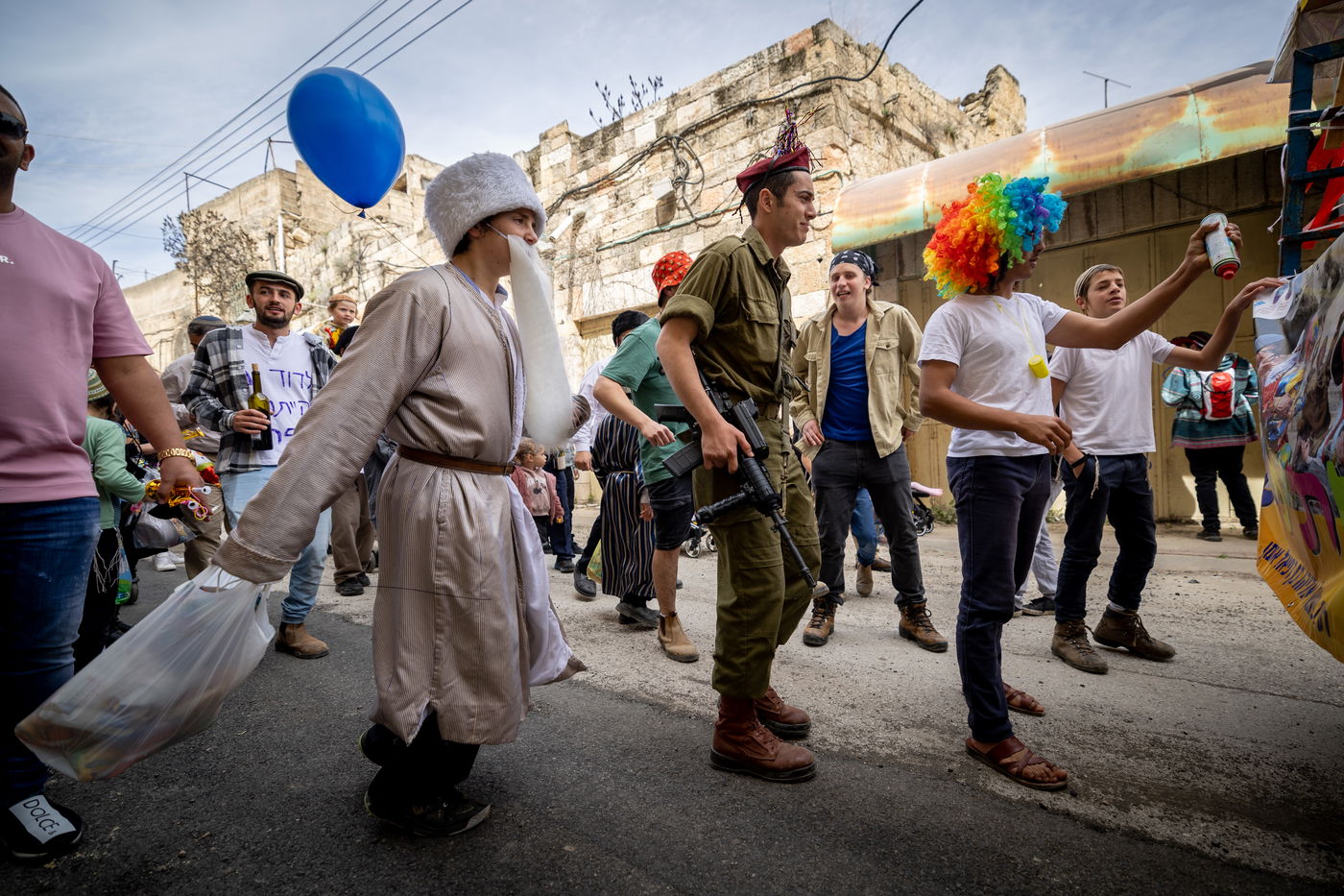 תחת אבטחה כבדה: כך חגגו פורים בחברון • גלריה