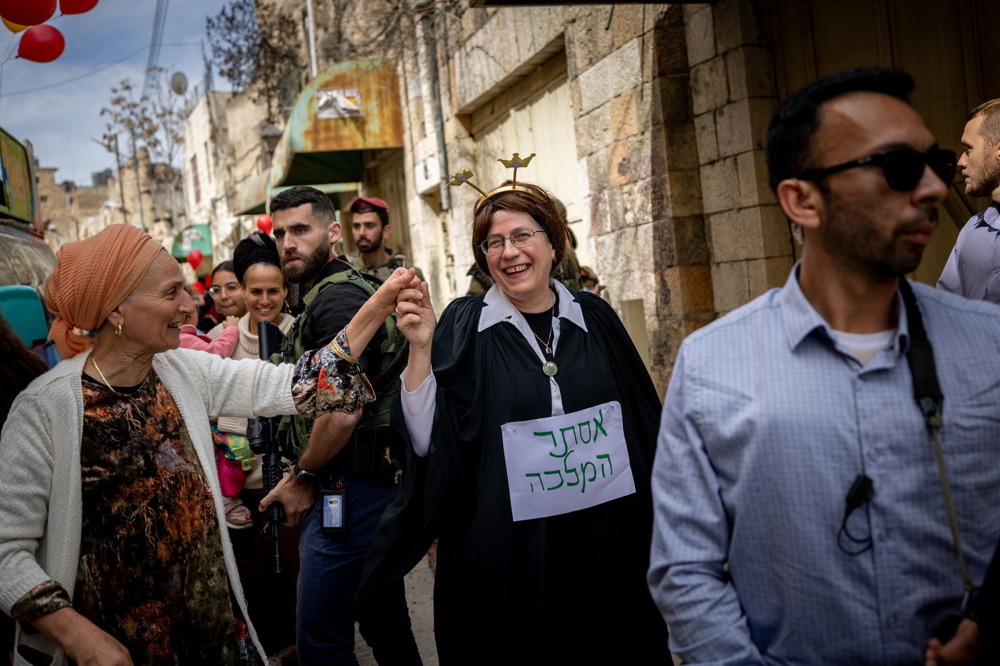 תחת אבטחה כבדה: כך חגגו פורים בחברון • גלריה
