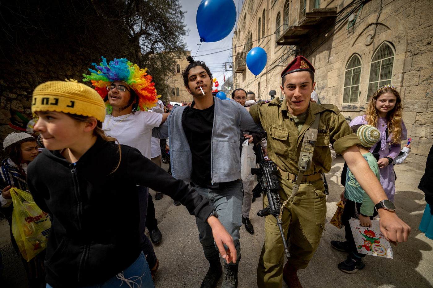 תחת אבטחה כבדה: כך חגגו פורים בחברון • גלריה