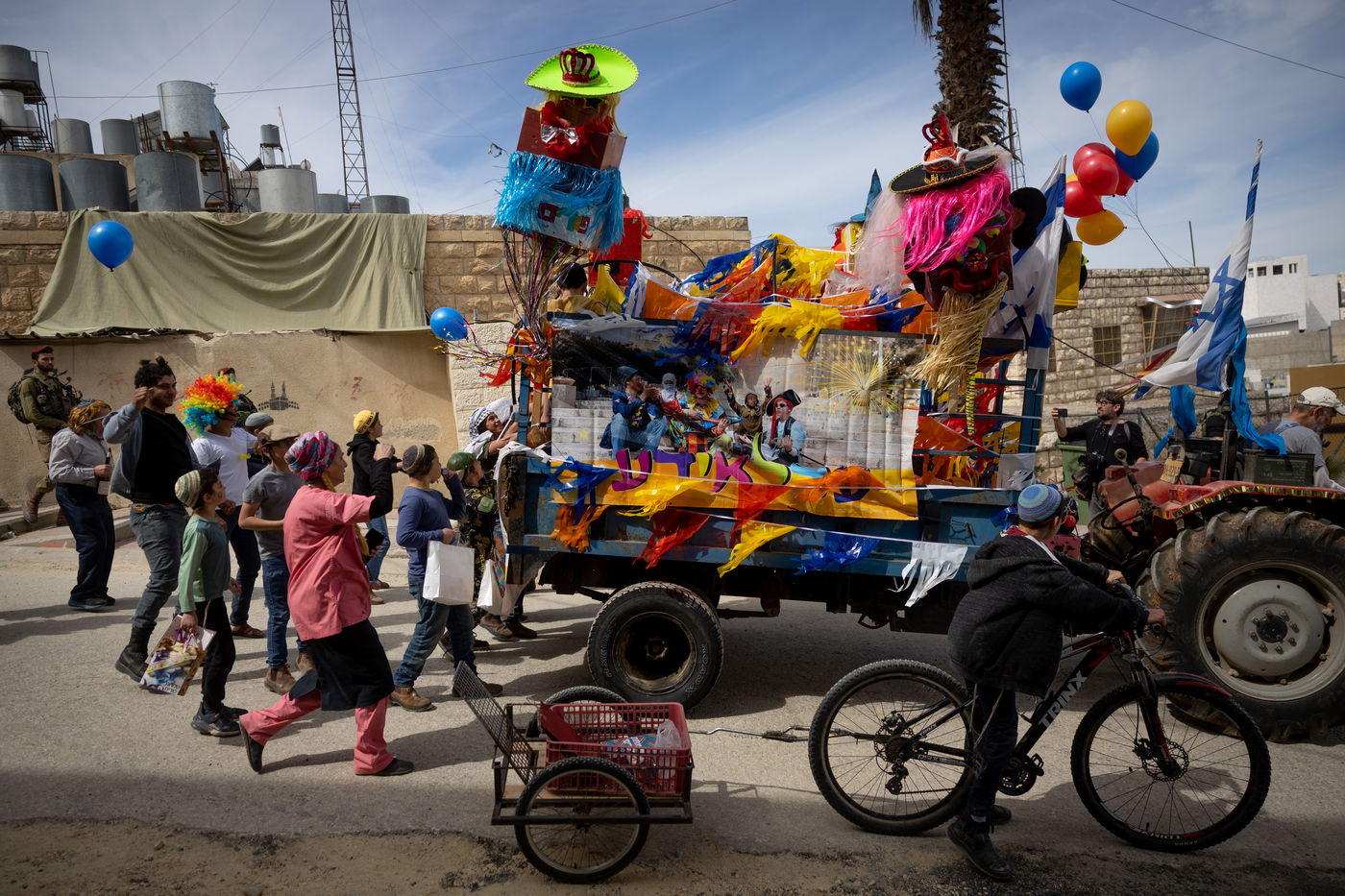 תחת אבטחה כבדה: כך חגגו פורים בחברון • גלריה