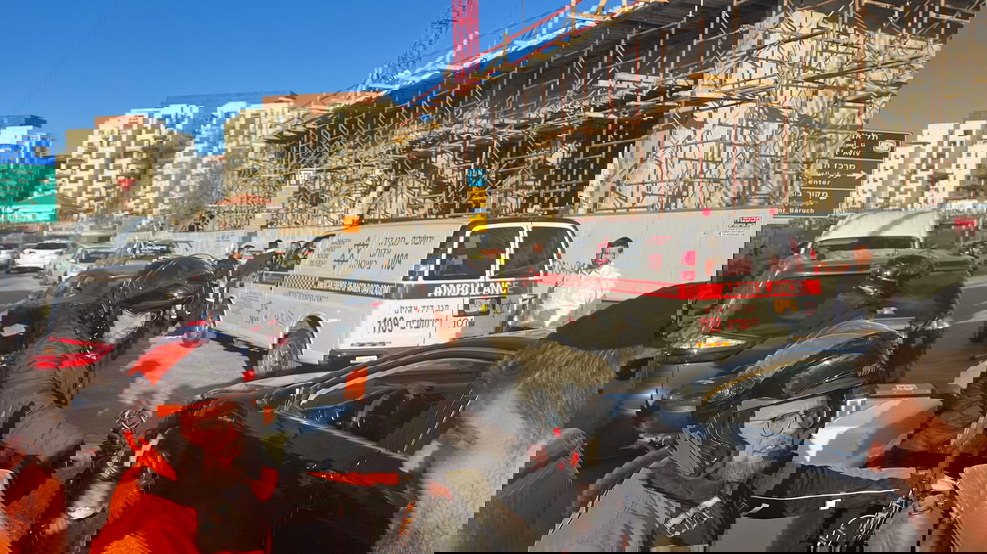 ירושלים: שלושה אחים חרדים הולכי רגל נפגעו מרכב