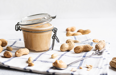 עוגת חמאת בוטנים עם ציפוי ממיס