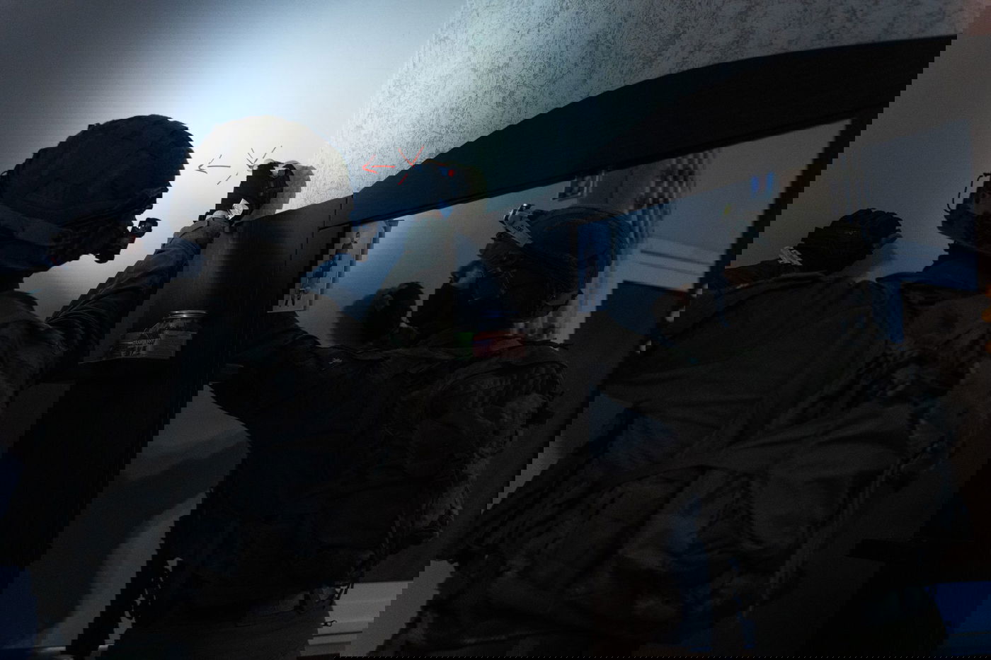 לילה סוער: ירי מרכב חולף והשלכת מטענים ובקת"בים