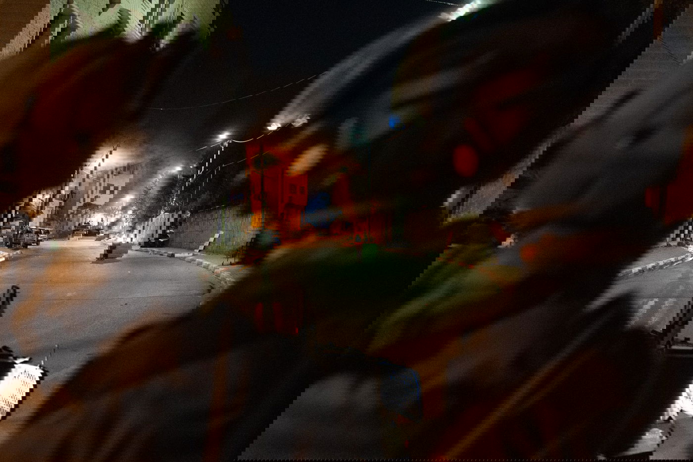 לילה סוער: ירי מרכב חולף והשלכת מטענים ובקת"בים