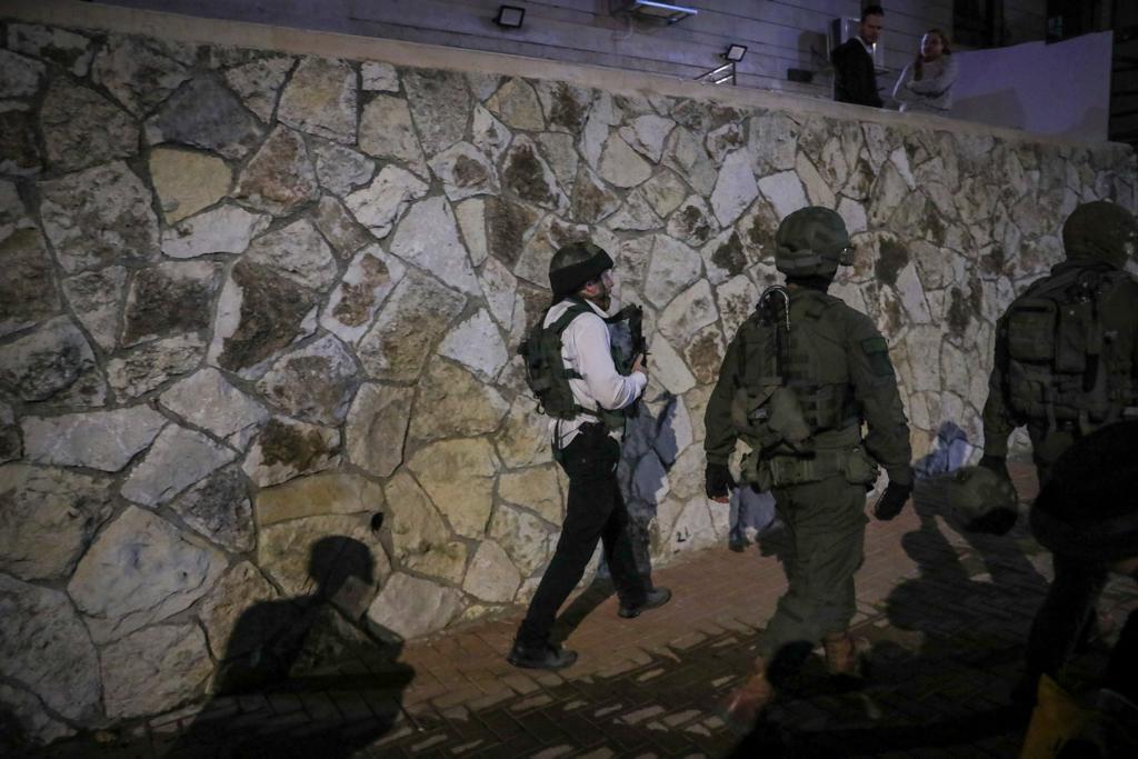 חזרה לשגרה אחרי לילה של חרדה בביתר עילית; התושבים חוששים מגל טרור