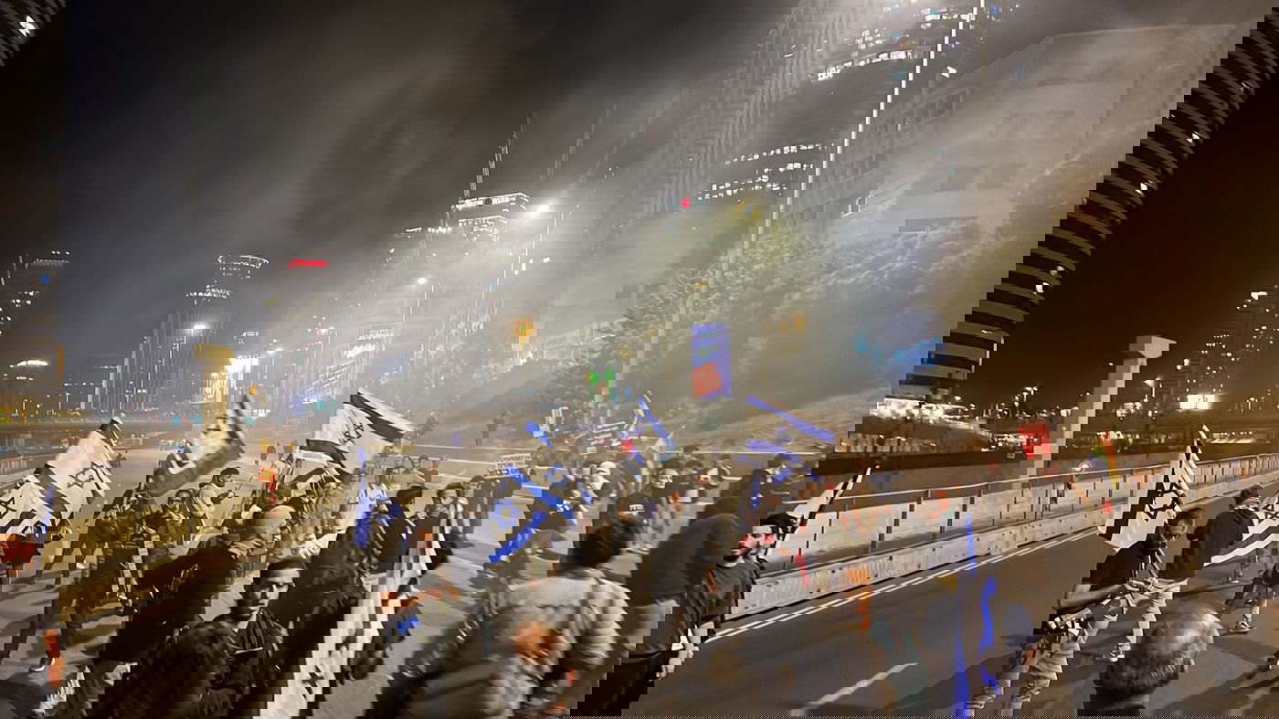 הגיעו דרך כניסה מחניון צדדי: המפגינים חסמו את 'איילון'