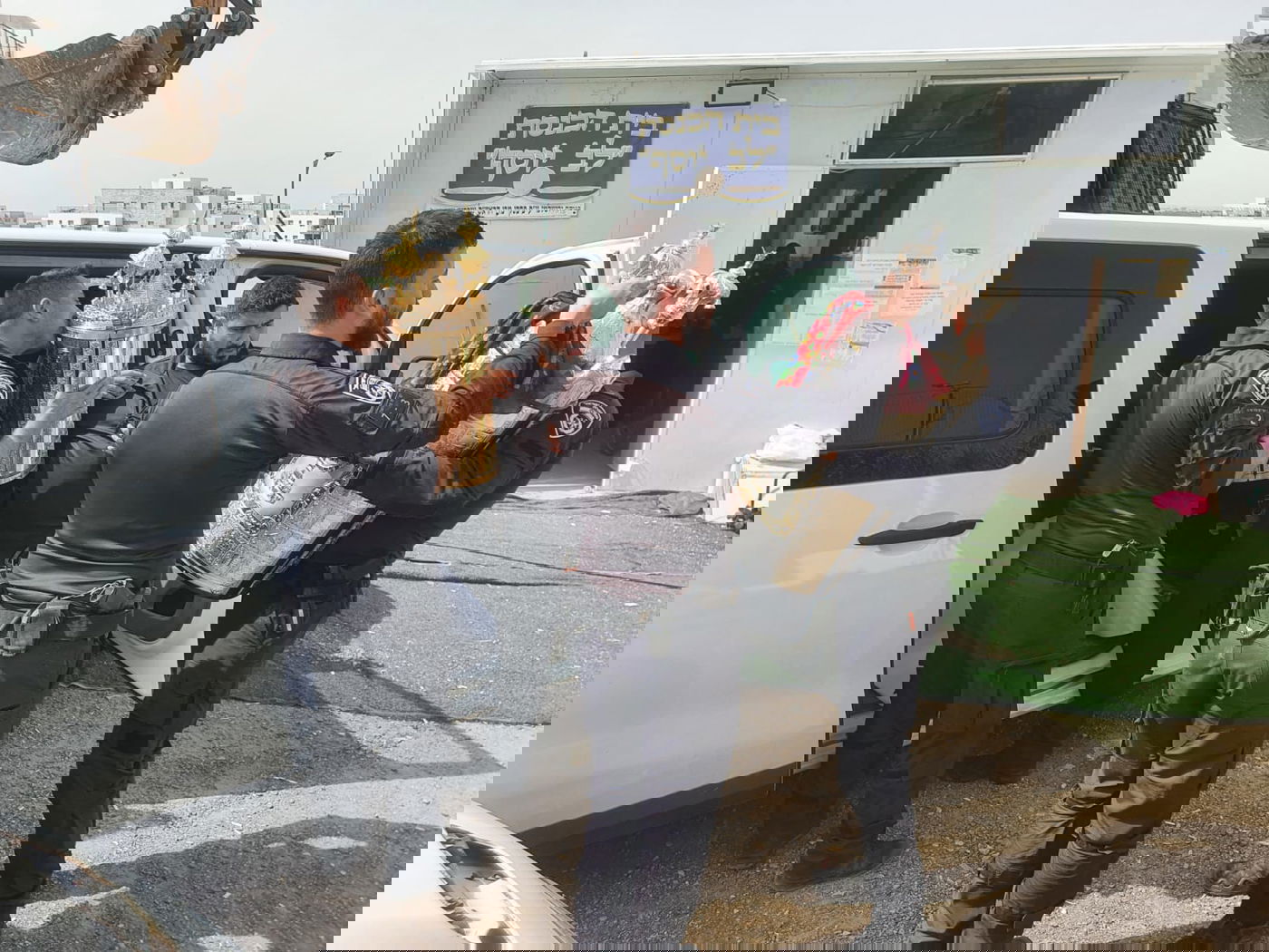 המשטרה פינתה באלימות בית כנסת בחריש; חרדי נעצר