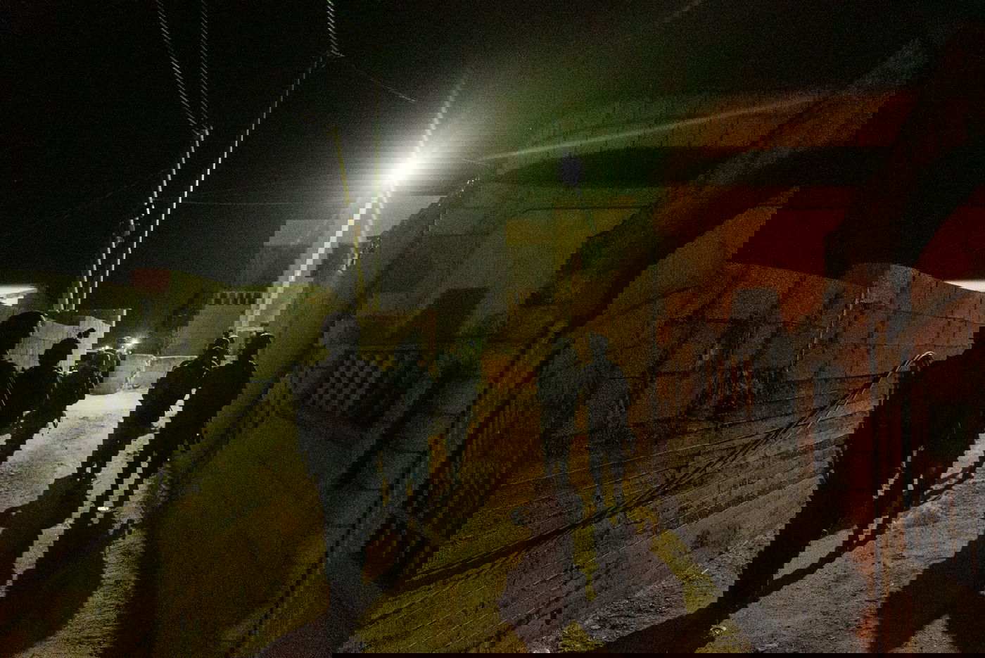 במהלך מעצר מבוקשים, יריות ומטענים לעבר הכוחות