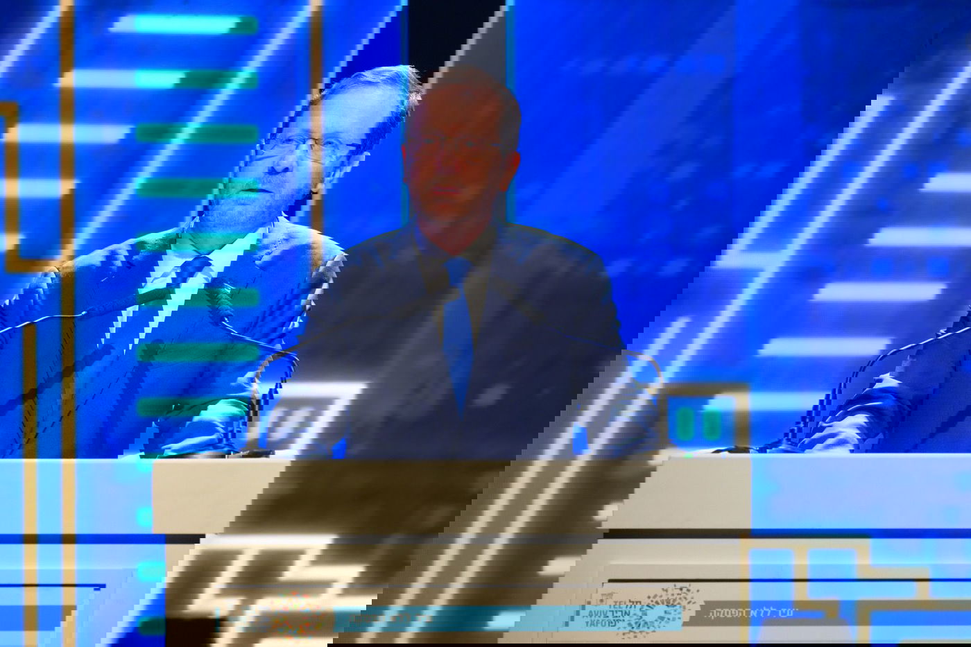 הרצוג, הערב