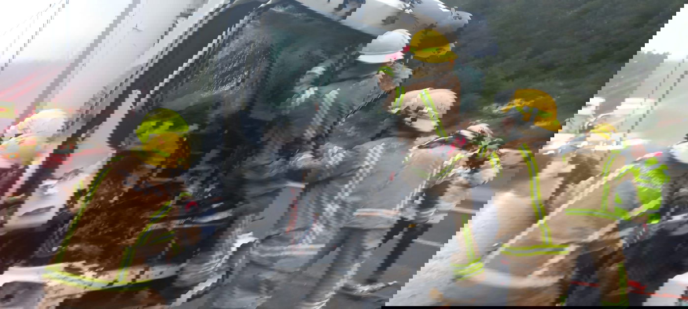 בוקר פקוק לכיוון ירושלים: תאונה בין שתי משאיות; נהג נלכד