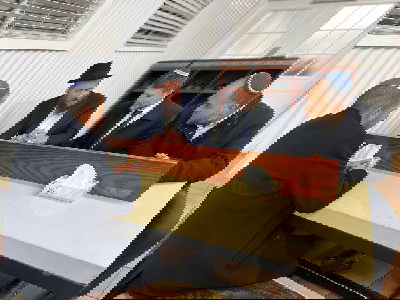 סמוטריץ' בקבר הרבי: "לומד מהרבי להיות נושא הפכים"