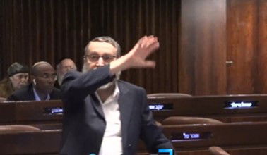 "המאחד הגדול בעם, במזבלה"; גפני וליברמן בעימות במליאה