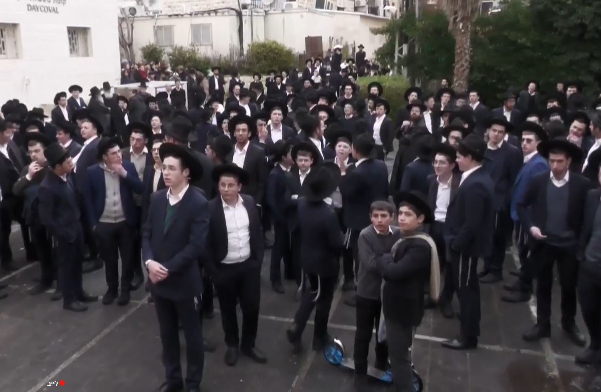 מסע הלווית הרבנית שלזינגר