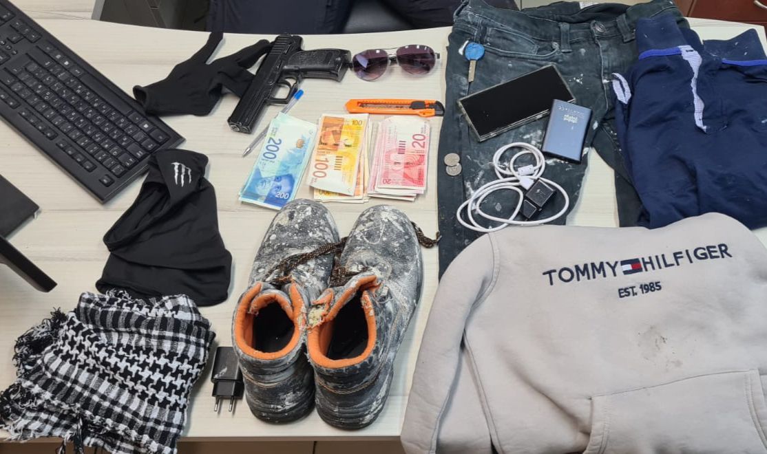 שדד חנויות בירושלים באיומי "אקדח" ונתפס עם הכסף