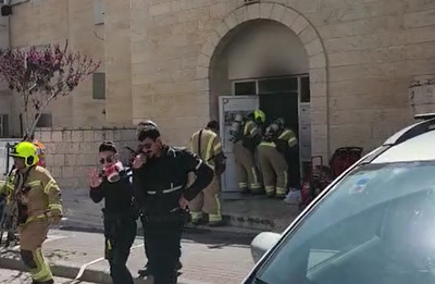 שריפה בשכונה החרדית: הדיירים נלכדו בבתים